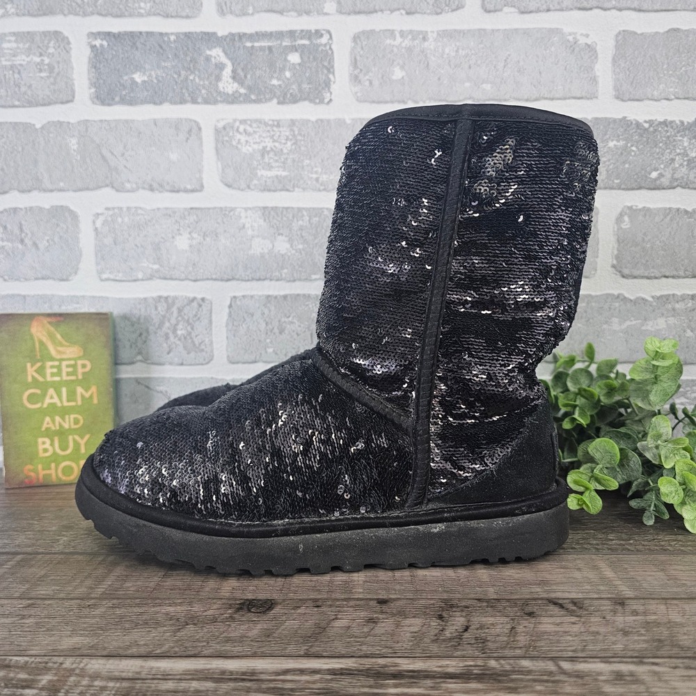 UGG Classic‎ Short Cosmos Sequin Boots Black Winter Casual Women's Size 7